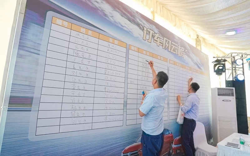  拜仁续约阿方索，超级合同锁定未来五年  