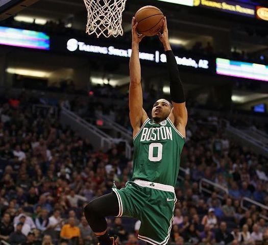  塔图姆绝杀三分创纪录，凯尔特人终结雄鹿七连胜  