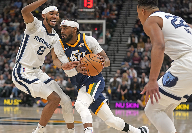  米切尔36分骑士加时终结雄鹿连胜  